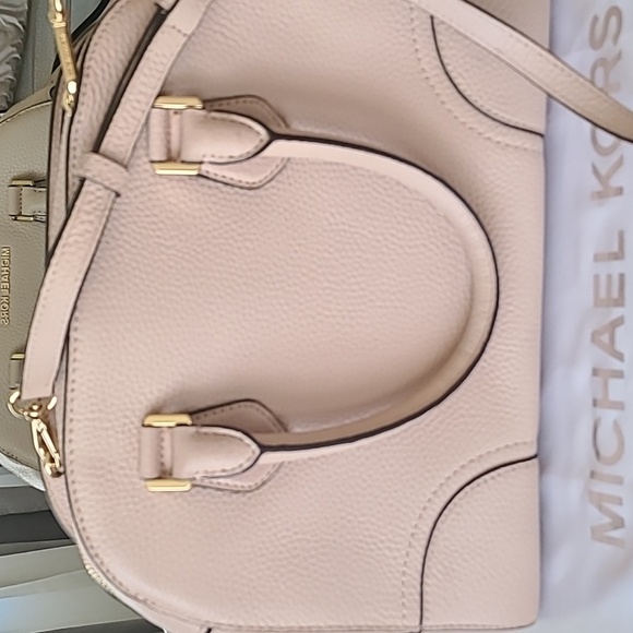 Michael Kors Beige Crossbody Bag - Picture 4 of 11